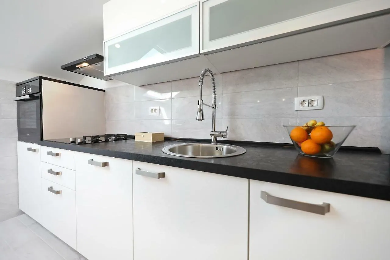 Zara Three Wells Apartment 0*, Zadar